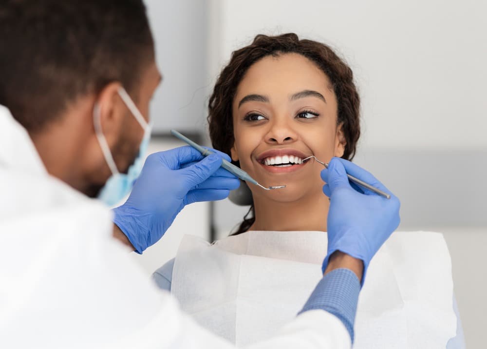 woman receiving emergency dental treatment